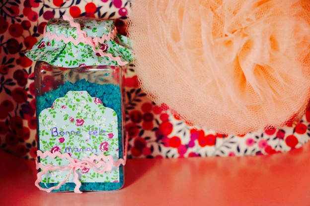 Sel de bains "fait maison" pour offrir à maman pour sa fête.