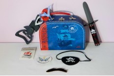Valise pirate et accessoires Capitaine Sharky