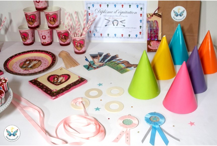 Princesse Vaisselle Princesse Anniversaire Vaisselle Kit Fille Princesse  Décoration D'anniversaire Nappes Gobelets Bannière Happy Birthday  Serviettes et Couverts pour 10 Invités : : Cuisine et Maison